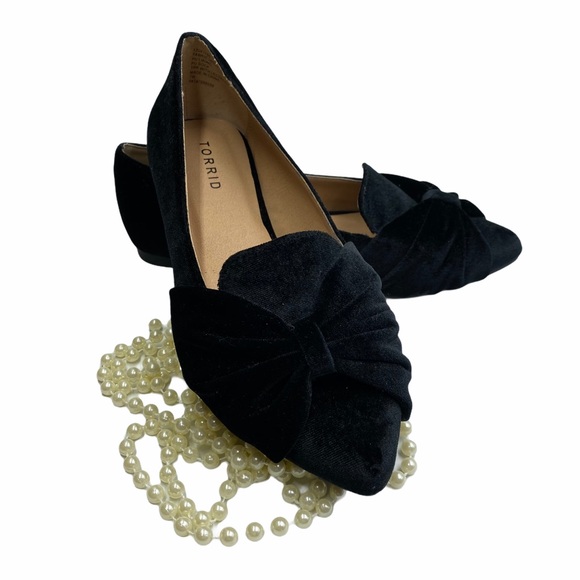 torrid Shoes - NWT TORRID Black Velvet Pointed Toe Flat 7W